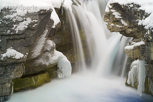 Winkel fällt  Elbow River  Kananaskis Country  Alberta  Kanada