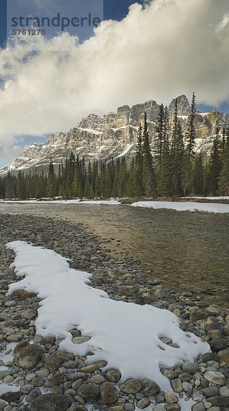 Bow River  Schloss Berg  Banff Nationalpark  Alberta  Kanada