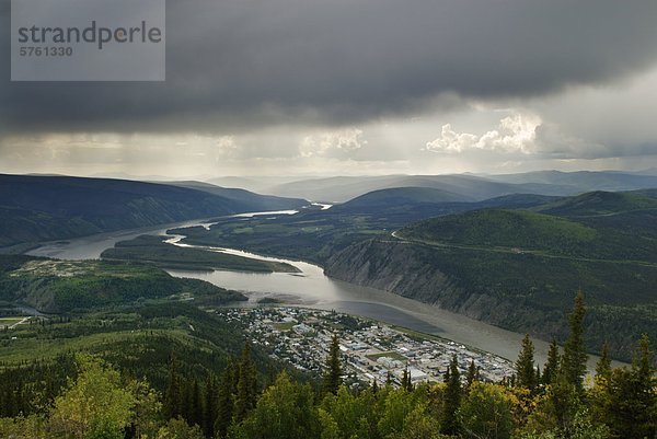 Luftbild von Dawson City  Yukon Territory  Kanada