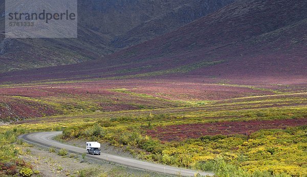 Wohnmobil  Dempster Highway  Tombstone Territorial Park  Yukon Territory  Kanada