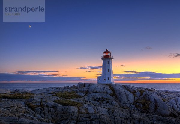 Sonnenuntergang über Leuchtturm Peggys Cove  Nova Scotia  Kanada
