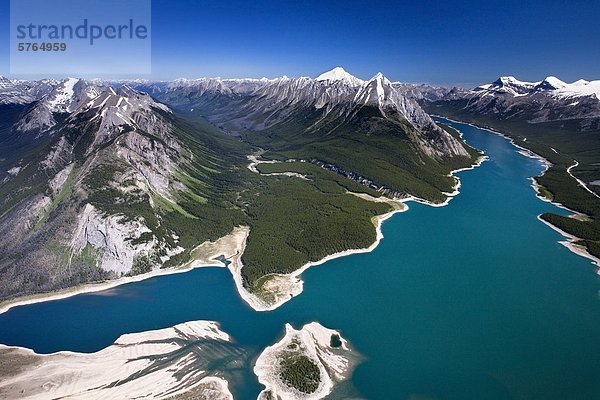 Luftbild von Spray-Seen und Spray Lakes Provincial Park  Alberta  Kanada am Nachmittag