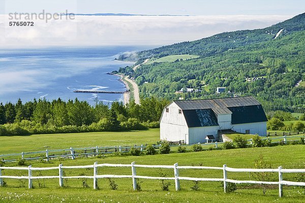 Dorf von Saint-Irenee am Rande des St. Lawrence River in Charlevoix  Quebec  Kanada