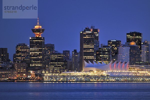 Harbour Centre  Canada Place und andere Innenstadt von Gebäuden  (Skyline)  Vancouver  British Columbia  Kanada