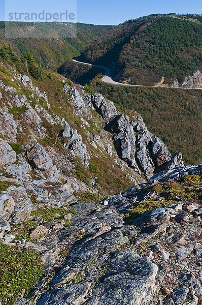 Sedimenary Landzunge Klippen von Skyline Trail gehen auf den Cabot Trail Highway in Cape Breton Highlands National Park  Nova Scotia  Kanada.