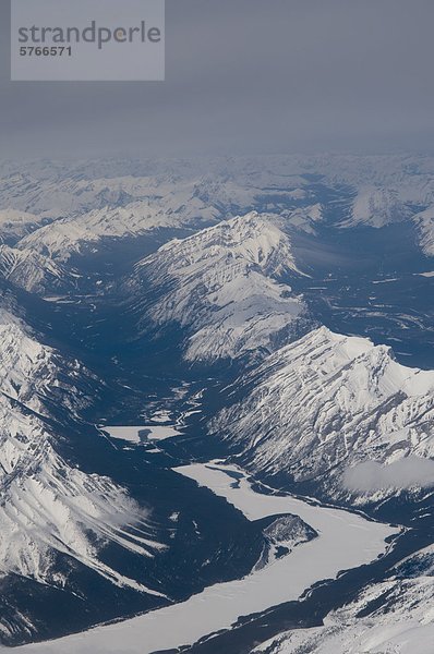 Luftbild der Rocky Mountains  Alberta  Canada
