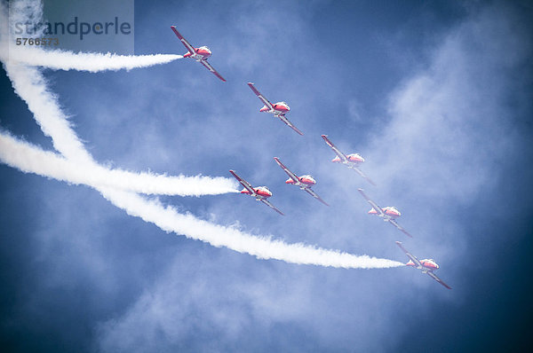 Die Snowbirds Antenne Leistung in Comox  Vancouver Island  British Columbia  Kanada