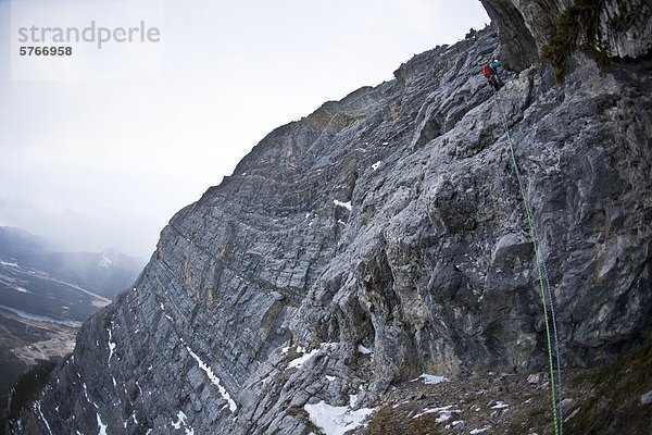 Ein Mann alpinen Klettern - Coire Dubh Integrale 5.7  WI3  Canmore  Alberta  Kanada