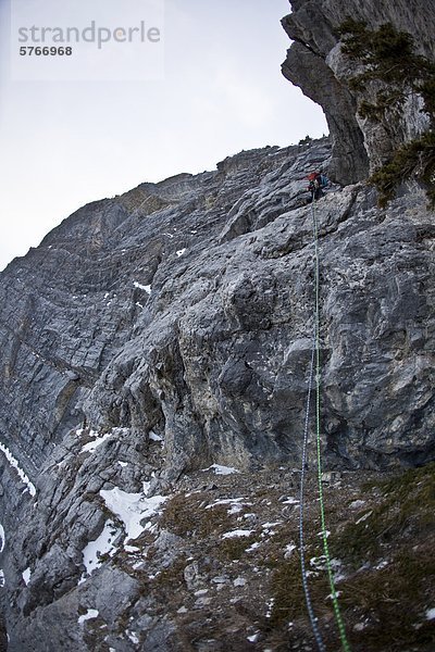 Ein Mann alpinen Klettern - Coire Dubh Integrale 5.7  WI3  Canmore  Alberta  Kanada