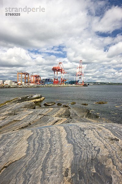 Containerhafen von Point Pleasant Park  Halifax  Nova Scotia  Kanada