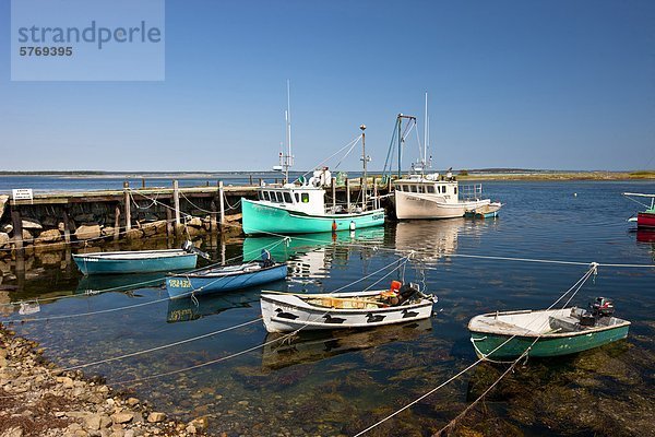 Fischerboote gefesselt am Old Port Mouton Kai  Nova Scotia  Kanada