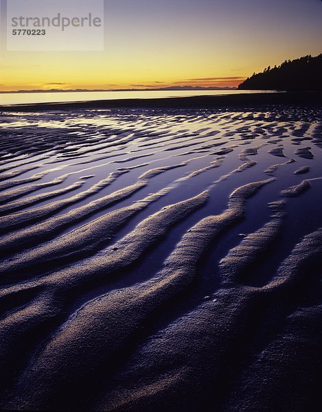 Sand Bar bei Sonnenuntergang  Strand White Rock  British Columbia  Kanada