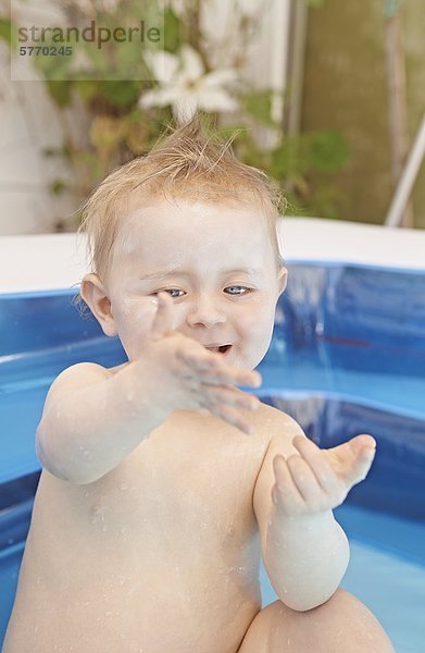 aufblasen Schwimmbad Baby