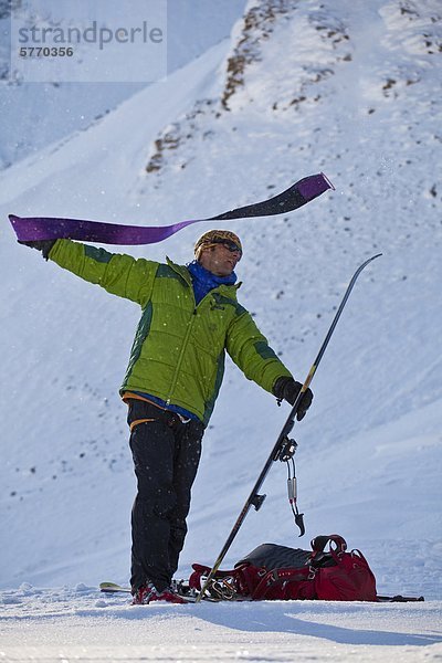 Skifahrer  nehmen  geben  Start  unbewohnte  entlegene Gegend  baufällig  Alberta  Kanada  bekommen