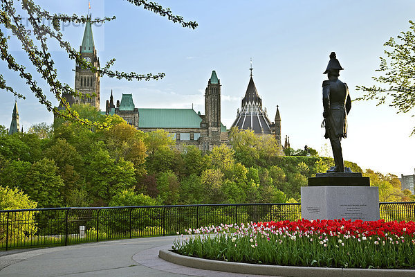 Statue des Oberstleutnants John By in Majors Hill Park  Kanadas Haus des Parlaments  Ottawa  Ontario