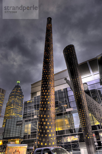 Suchscheinwerfer  Starlight  Spotlight Skulptur von John McEwen im Air Canada Centre  Toronto  Kanada