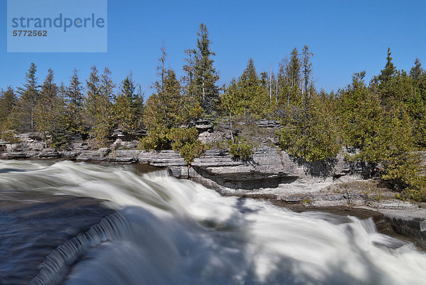 Lower Falls am vierten Rutsche am Bonnechere River in Ontario Ottawa Valley in der Nähe von die Siedlung vierte Rutsche in Renfrew County  Kanada