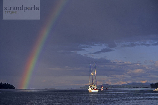 Regenbogen in Tsehum Harbour  Sidney  British Columbia  Kanada