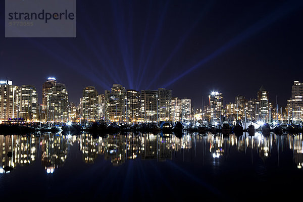 Vektorielles Elevation-Licht-Show während der Winterspiele 2010 in Vancouver  Vancouver  British Columbia  Kanada.