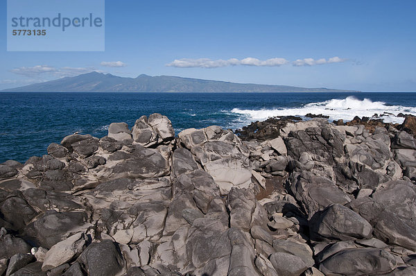 Shorline bei Kapalua  Lanai in Ferne  Maui  Hawaii  Vereinigte Staaten von Amerika