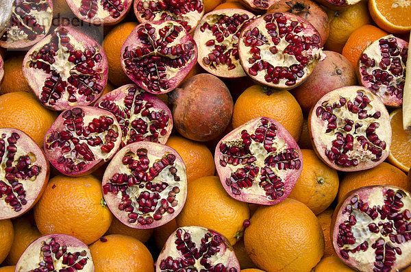 Pomegranites am Stand von Saft  Istanbul  Türkei