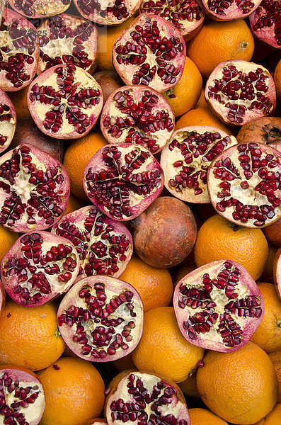 Pomegranites am Stand von Saft  Istanbul  Türkei