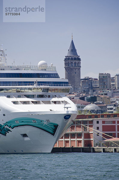 Schiff Kreuzfahrtschiff Ortsteil Goldenes Horn Istanbul Türkei