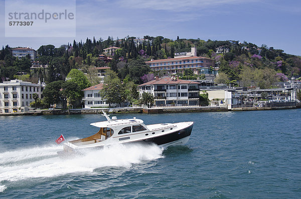 Boot Reichtum vorwärts Bosporus Istanbul Türkei