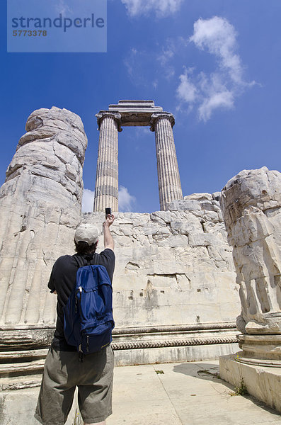 Fotografieren Didyma  einer antiken Ionischen Heiligtum  in Didim  Türkei  enthält der Tempel des Apollon  der Didymaion.