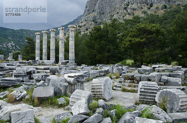 Priene Ruinen einer antiken griechischen Stadt von Ionia am Fuße einer Klippe von Mykale  25 Kilometer (16) aus antiken Milet in der Türkei