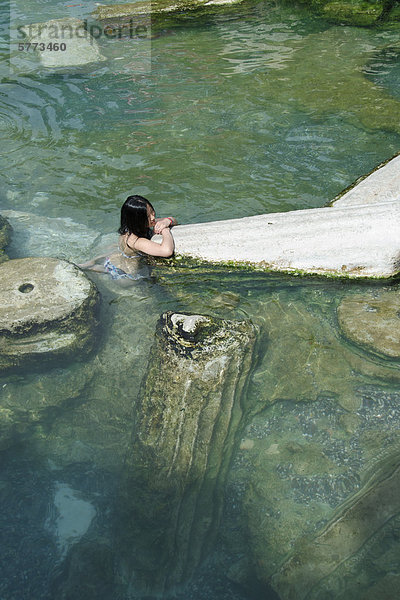 zwischen inmitten mitten Quelle Wärme Säule Süden Pamukkale Türkei