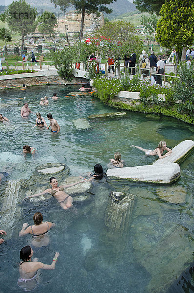 zwischen inmitten mitten Quelle Wärme Säule Süden Pamukkale Türkei