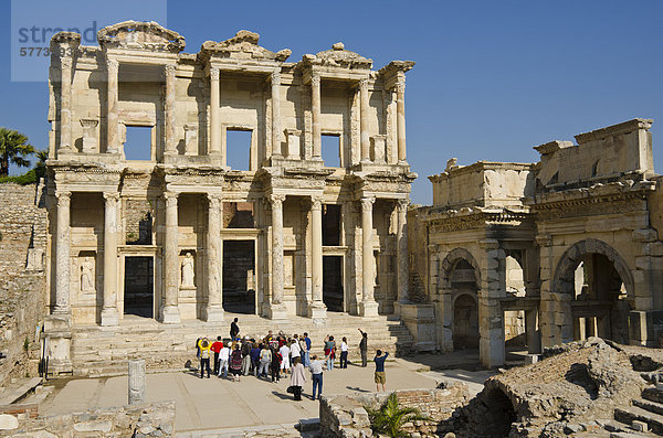 Bibliothek des Celsus in Ephesus  eine antike Stadt  und später eine römische Stadt  an der West Küste Kleinasiens  in der Nähe von heutigen Selçuk  Izmir  Türkei