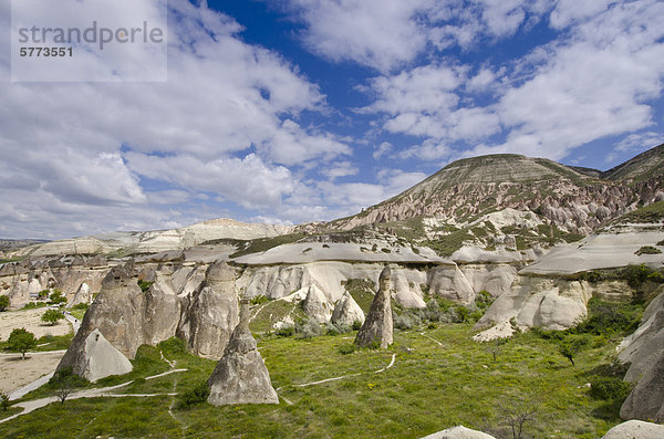 Hoodoos in der einzigartigen Landschaft in der Nähe von Göreme  Kappadokien  auch Capadocia  Zentralanatolien  weitgehend in der Nev_ehir Provinz  Türkei