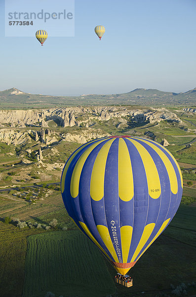 Ballonfahren in Göreme  Kappadokien  auch Capadocia  Zentralanatolien  weitgehend in der Nev_ehir Provinz  Türkei