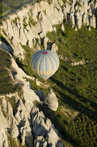 Ballonfahren in Göreme  Kappadokien  auch Capadocia  Zentralanatolien  weitgehend in der Nev_ehir Provinz  Türkei