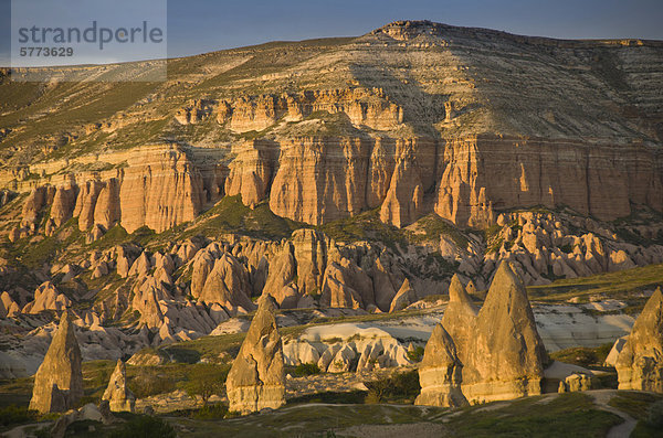 Landschaft in der Nähe von Göreme  Kappadokien  auch Capadocia  Zentralanatolien  weitgehend in der Nev_ehir Provinz  Türkei