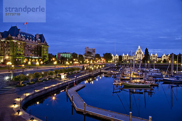 Victoria Harbour in der Nacht  Vancouver Island  BC  Kanada.