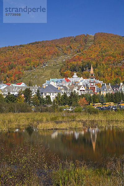 Mont-Tremblant Ski Resort im Herbst  Laurentians  Quebec  Kanada