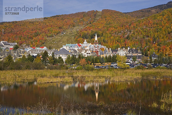 Mont-Tremblant Ski Resort im Herbst  Laurentians  Quebec  Kanada