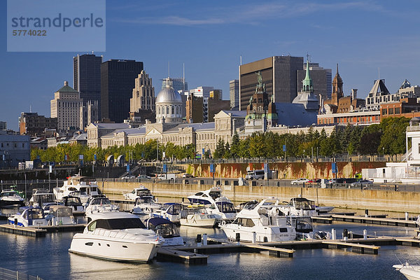 Yachten Ankern in der Marina in der alte Hafen von Montreal im Herbst  Quebec  Kanada