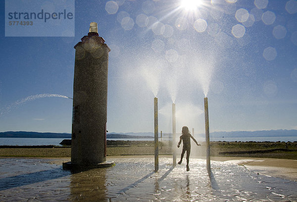 Wasser Sonnenstrahl Strand Küste Fluss Spiel jung britisch