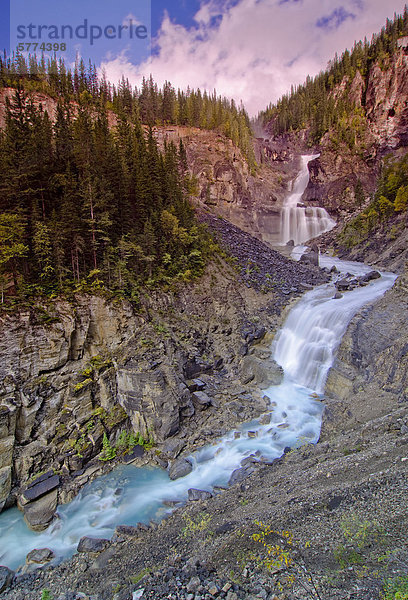 White fällt im Tal der 1000 fällt entlang der Berg-Trail im Mount Robson Provincial Park in der Thompson-Okanagan Region  British Columbia  Kanada