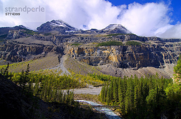 Farbaufnahme Farbe folgen Tal See früh vorwärts Berg Ländliches Motiv ländliche Motive Geographie British Columbia Kanada Linie