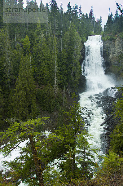 Alexander fällt  Callaghan Valley  Whistler Area  Britisch-Kolumbien  Kanada