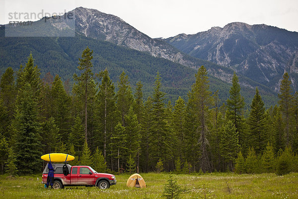Kajak und camping in Kootenay Nationalpark  British Columbia  Kanada