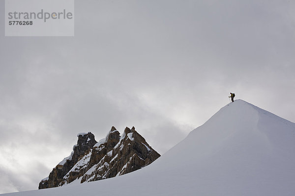 Skifahrer nehmen heraustropfen tropfen undicht unbewohnte entlegene Gegend Ansicht Einsamkeit