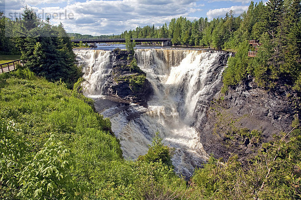 Kakabeka Falls nahe Thunder Bay im Norden von Ontario  Kanada  Ontario  Nordamerika