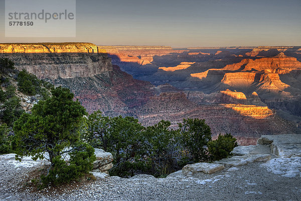 Sunrise  Grand Canyon South Rim  Arizona  USA