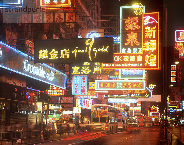 Leuchtreklame im Überfluss in Kowloon  Hong Kong  China.